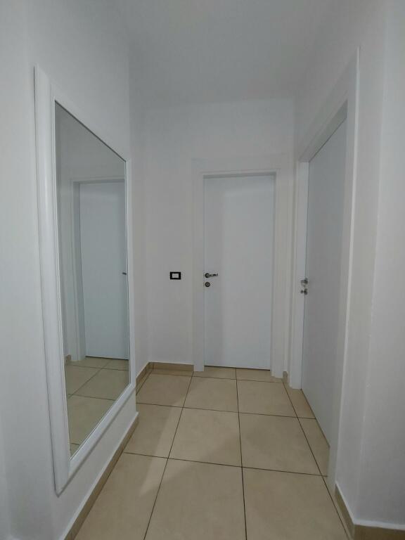 Jepet apartament me qera 1+1 me pamje deti ne lagjen 13 durres
