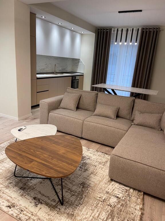 Jepet me qira apartament 2+1+2 Fresku (Fizika Berthamore)