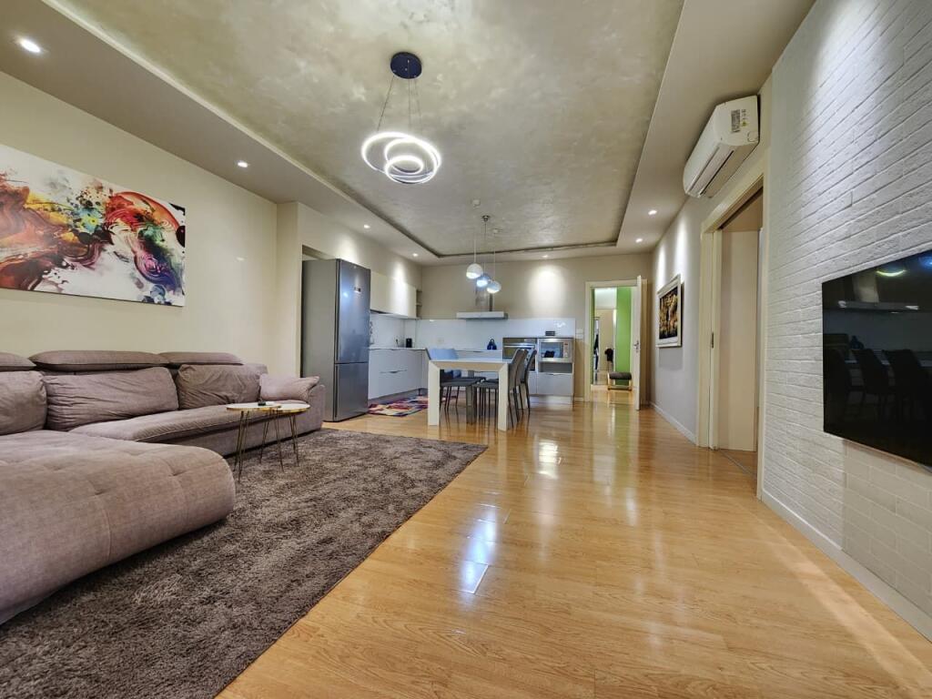 ✨SUPER APARTAMENT ME QERA  – 2+1+2wc &amp; Verandë  ( 📍 Komuna Parisit / kristal Center || 200m2 || 1000 eu🔥