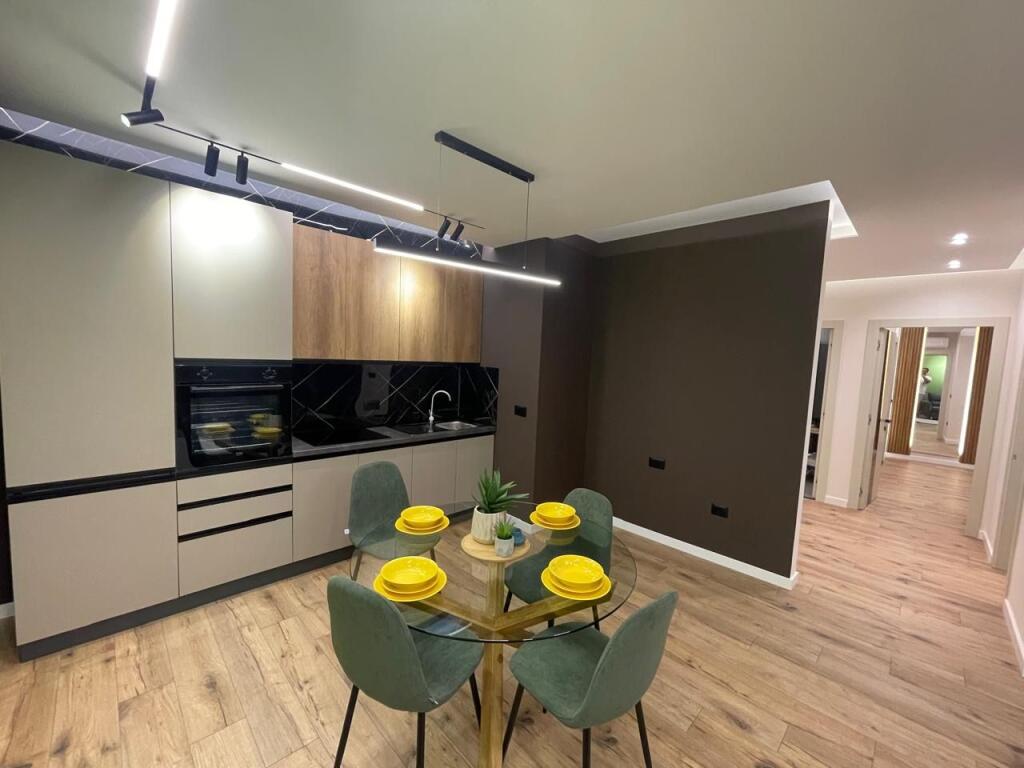 TEK OLIMPIKU APARTAMENT 2+1+2+ PARKIM PER QIRA!