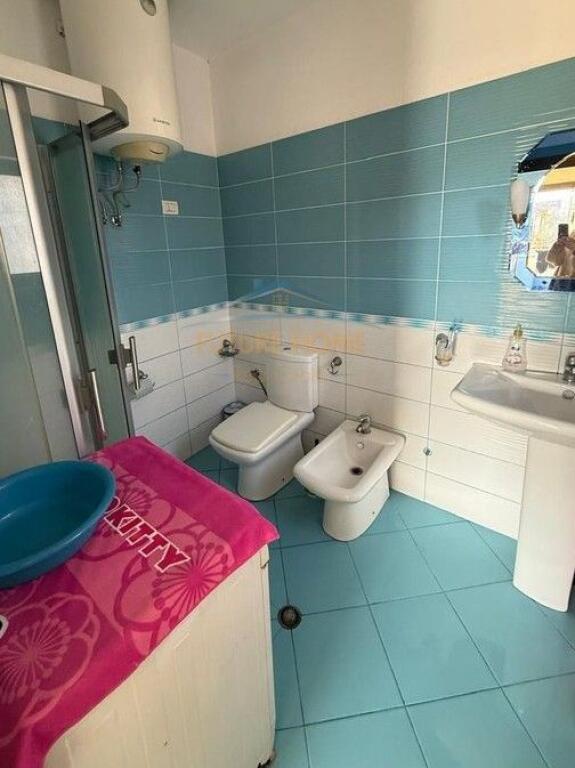 Qera, Shtëpi Private 2-Katëshe, 5 Maji, Tiranë.