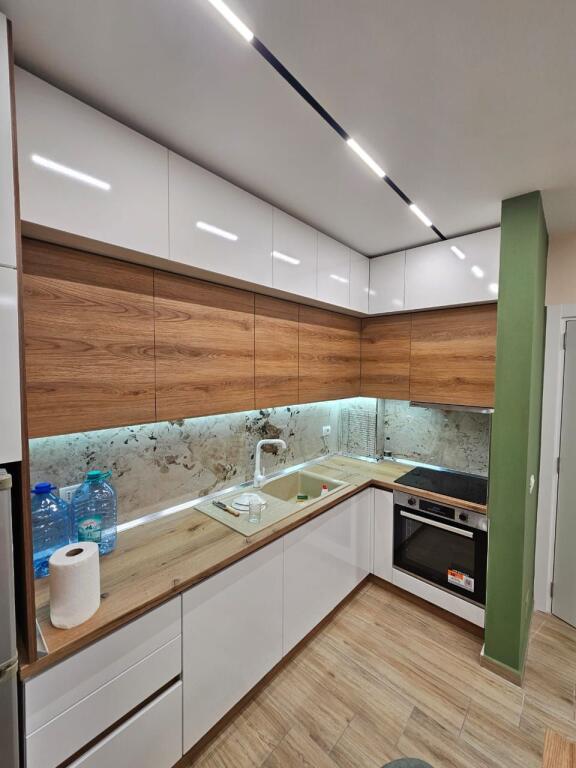 Vlore (Lungomare) , affittasi dal Proprietario, senza commissione appartamento 1+1+Balcone Piano 5, 65 m² 450 €