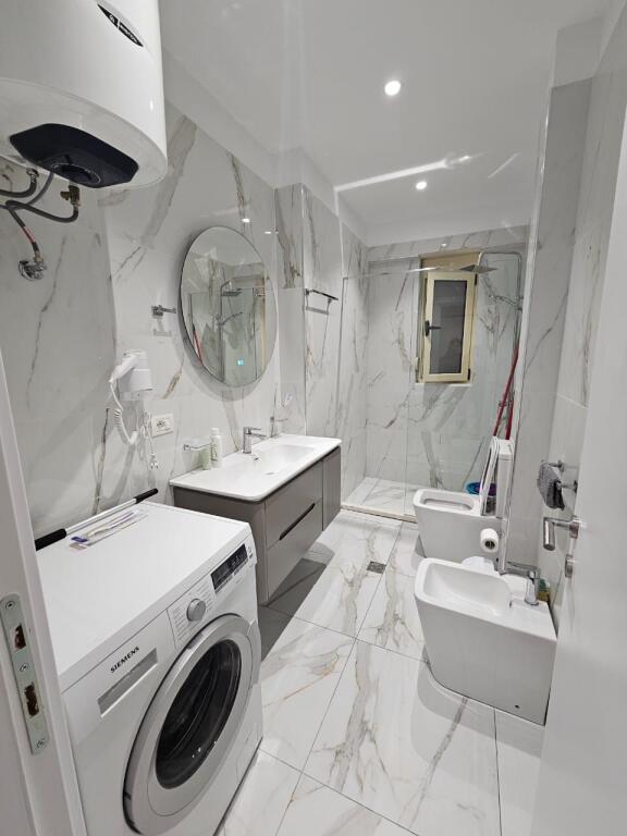 Vlore (Lungomare) , affittasi dal Proprietario, senza commissione appartamento 1+1+Balcone Piano 5, 65 m² 450 €