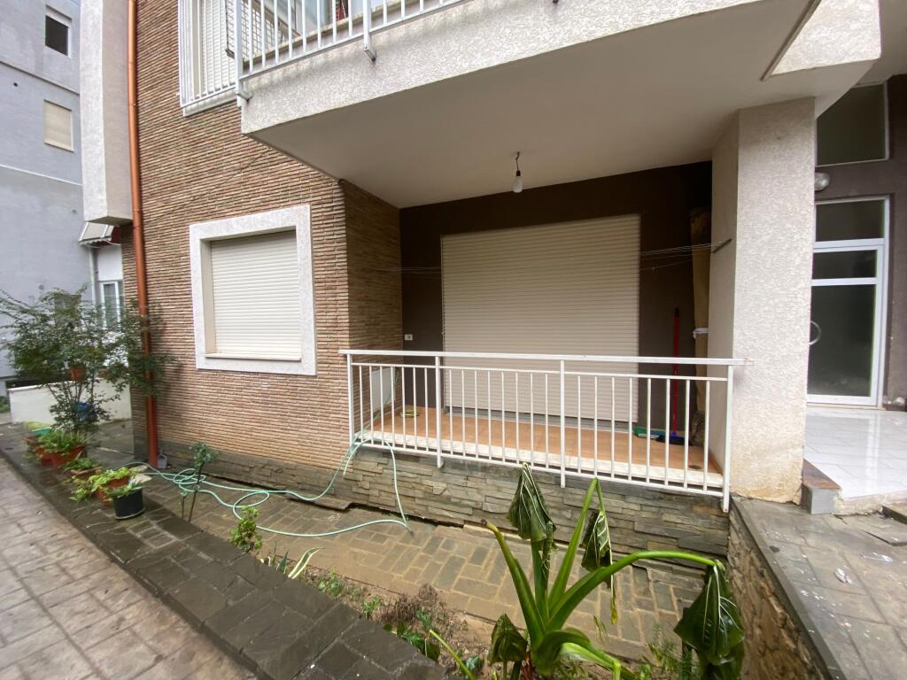 In vendita 1+1, con veranda, giardino zoologico, 140.000 euro