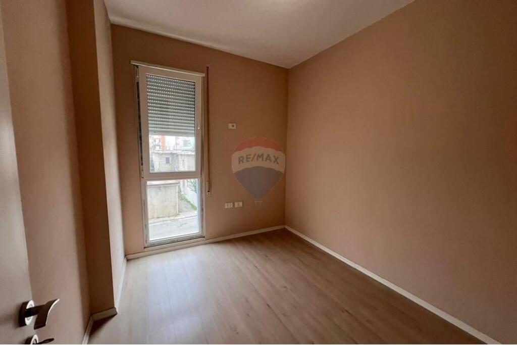 SHITET APARTAMENT 3+1 XHAMIA E SELITES!
