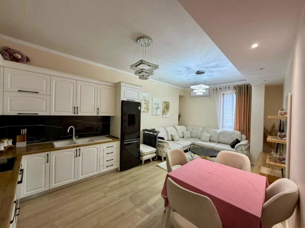 📣 SHITET Apartament 2+1 📍 Shkoze, Tirane 💶 135.000 Euro ✨