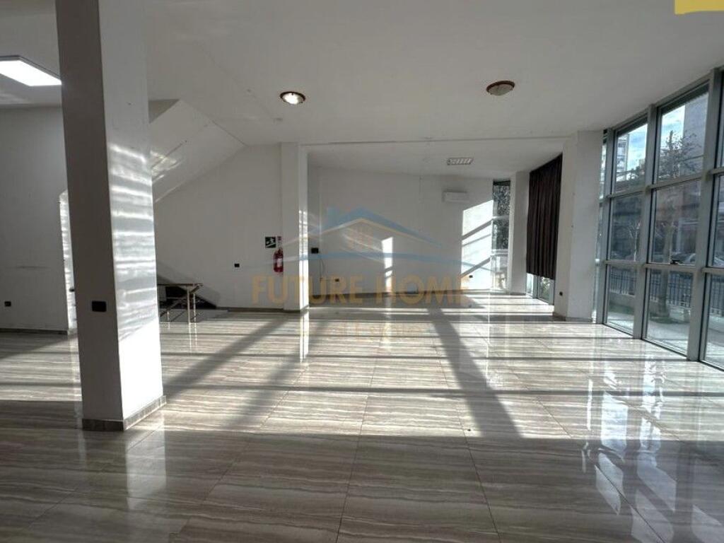 Rent, 4-Story Building, Laprakë, Tirana