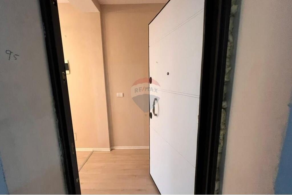 SHITET APARTAMENT 3+1 XHAMIA E SELITES!
