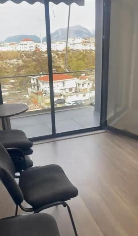 Appartamento 2+1+2 in affitto Vuoto, alla fine della via 5 Maj vicino alle nuove costruzioni 430 mila leke