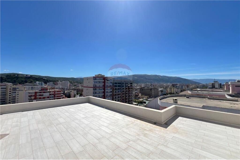 Papafingo për Shitje – Transballkanike, Vlorë