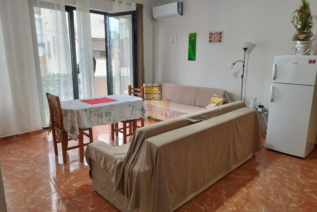 Affitto, Appartamento 1+1+balcone, Facoltà di Lingue Straniere, 500 Euro/mese Trattabili