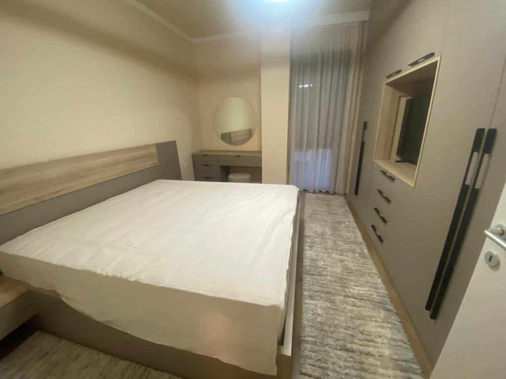 1+1,i mobiluar te petville liqeni i thate,900 euro