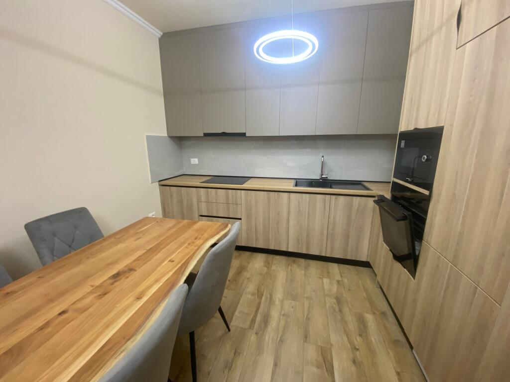 1+1,i mobiluar te petville liqeni i thate,900 euro