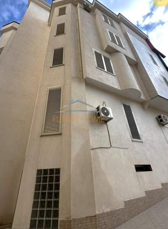 Rent, 4-Story Building, Laprakë, Tirana