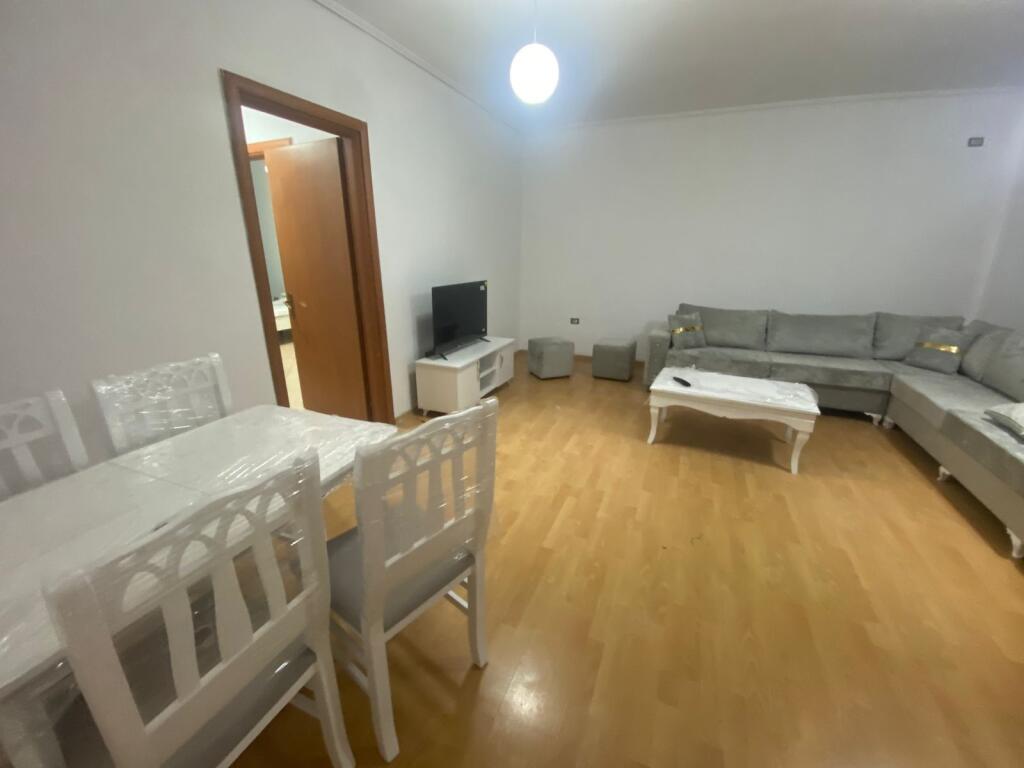 Jepet me qera 2+1 mobiluar te KMY yzberisht 470 eu