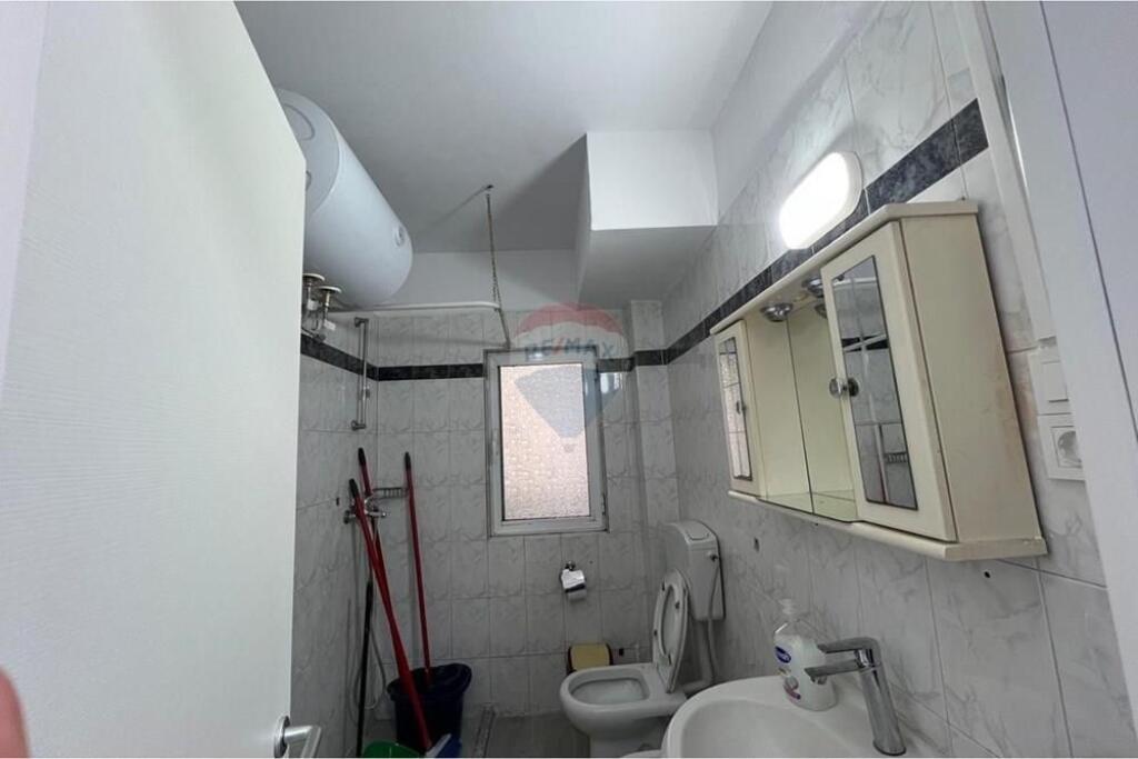 Jepet me qira zyre tek rruga Irfan Tomini