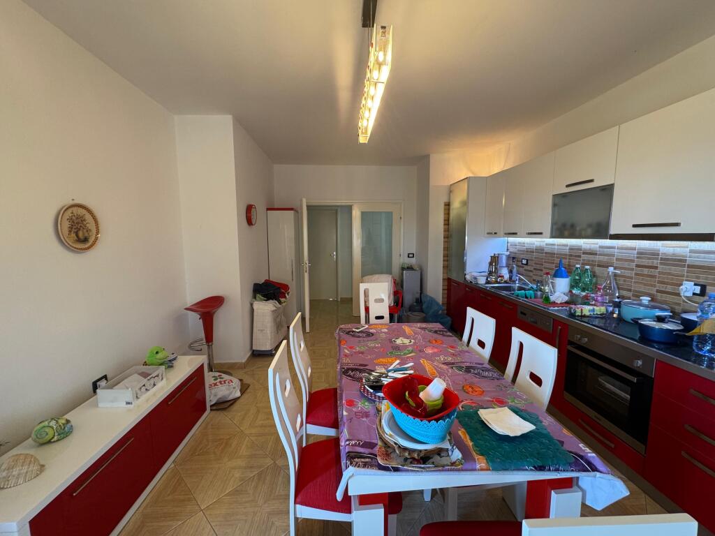 Shitet Apartament 2+1 me pamje deti shkemb kavaje