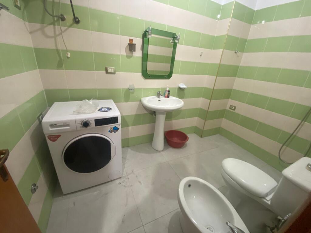 Jepet me qera 2+1 mobiluar te KMY yzberisht 470 eu