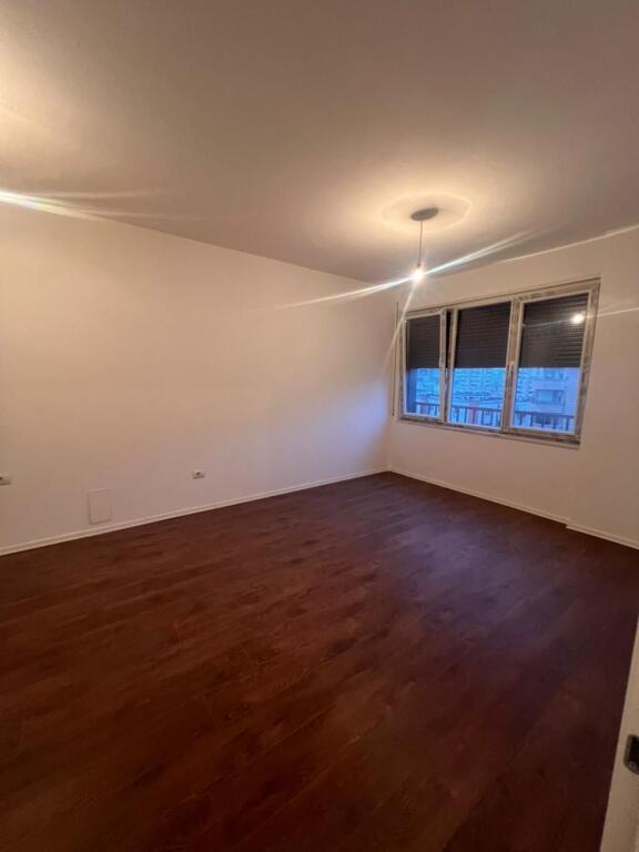 ZYRE ME QERA 95 M2 PAZARI I RI 800 EURO