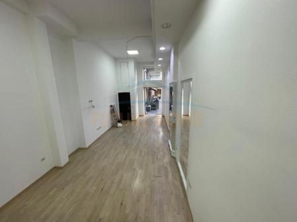 Rent, Business Premises, Kavaja Street, Tirana