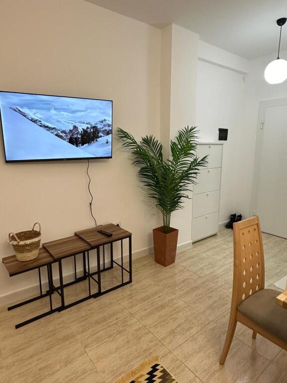 Jepet apartament me qera 1+1 plazh durres