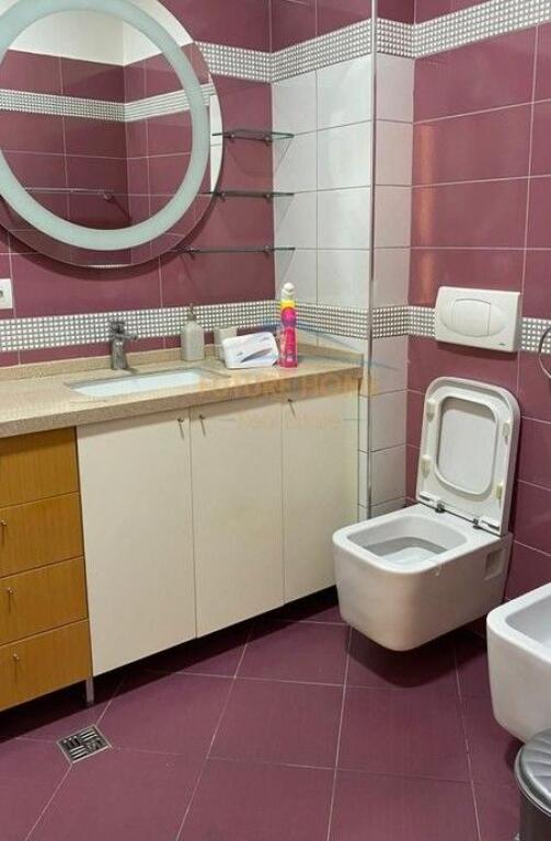 Qera, Apartament 3+1+2+Post parkimi, Kinostudio, Tiranë.