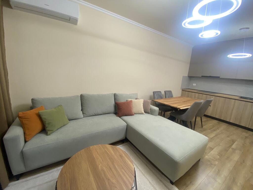 1+1,i mobiluar te petville liqeni i thate,900 euro