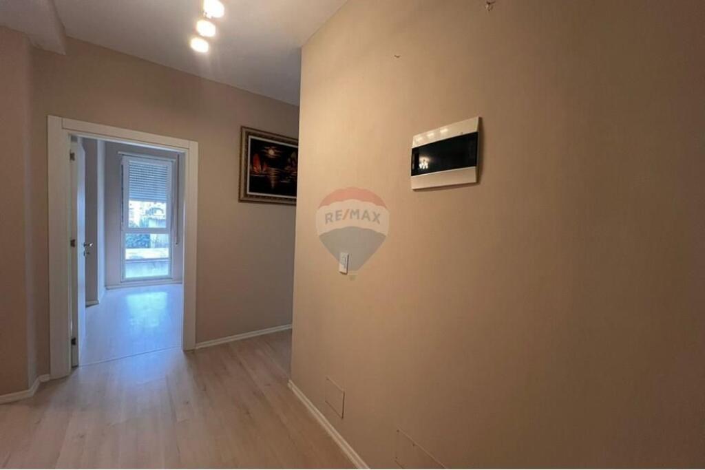 SHITET APARTAMENT 3+1 XHAMIA E SELITES!
