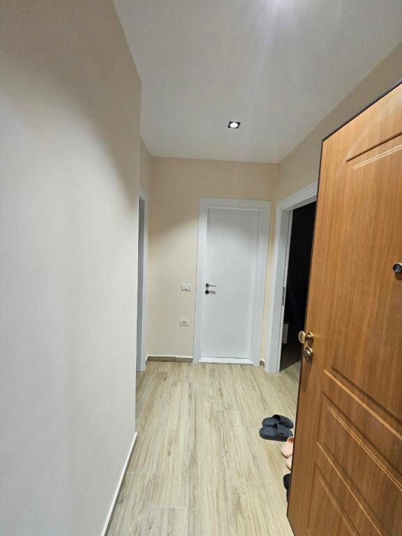 Vlore (Lungomare) , affittasi dal Proprietario, senza commissione appartamento 1+1+Balcone Piano 5, 65 m² 450 €