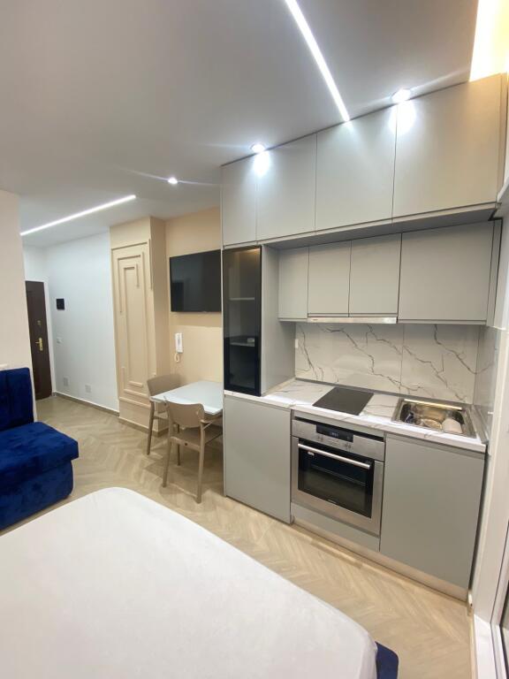 Jepet me qera garsoniere me pamje fantastike nga deti lagja  13 durres