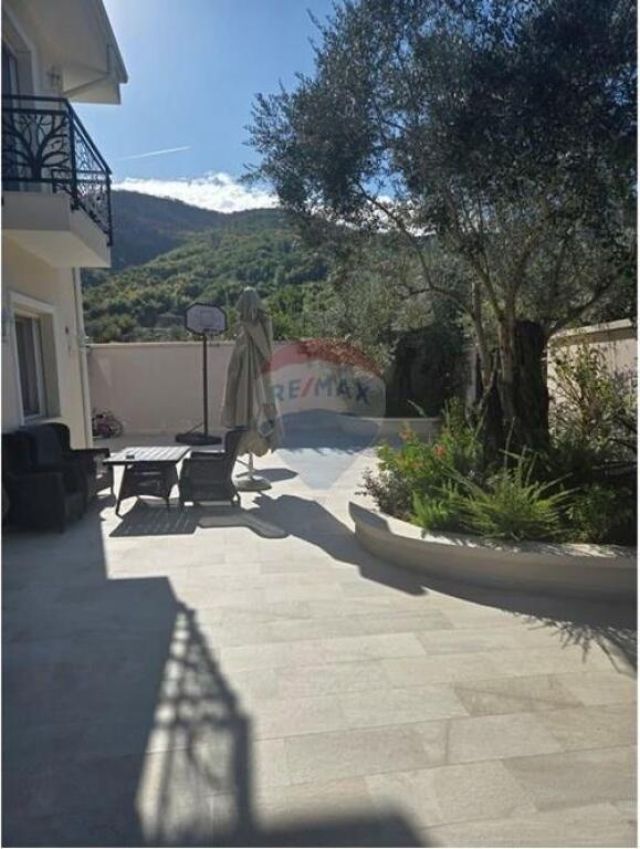 Vilë - Për Qira - Vishnjë, Tiranë