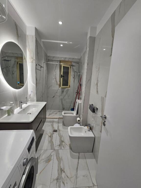 Vlore (Lungomare) , affittasi dal Proprietario, senza commissione appartamento 1+1+Balcone Piano 5, 65 m² 450 €