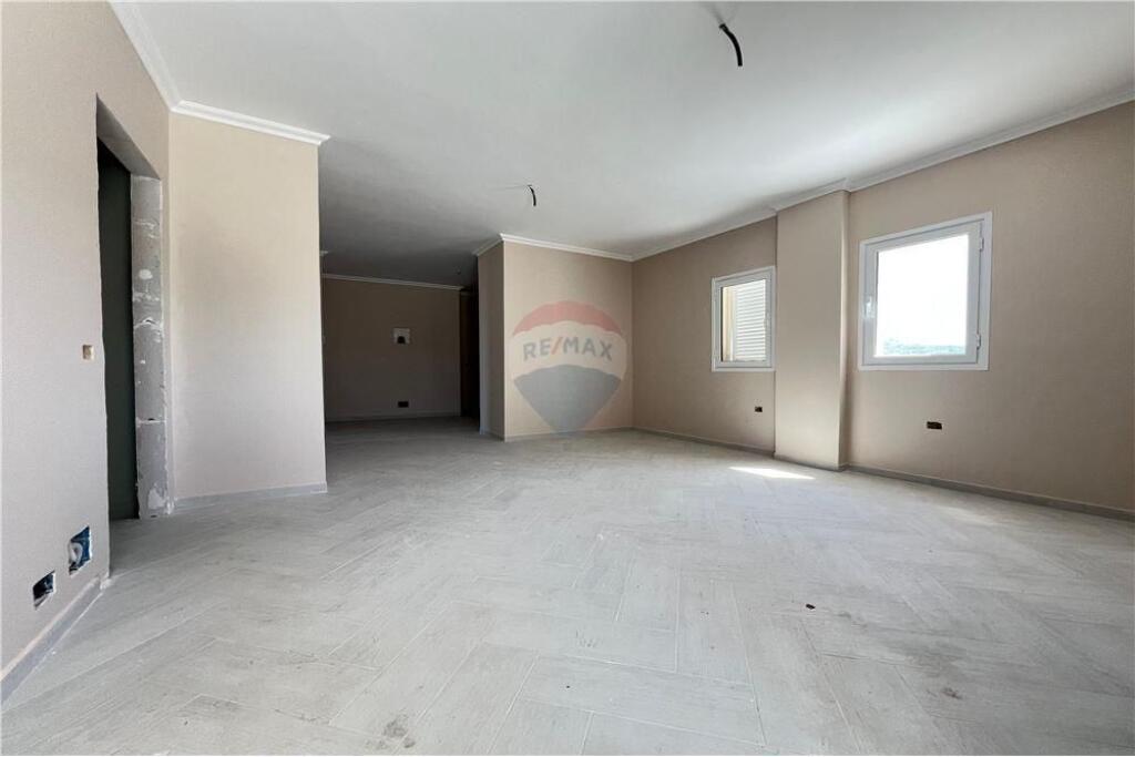 Papafingo për Shitje – Transballkanike, Vlorë