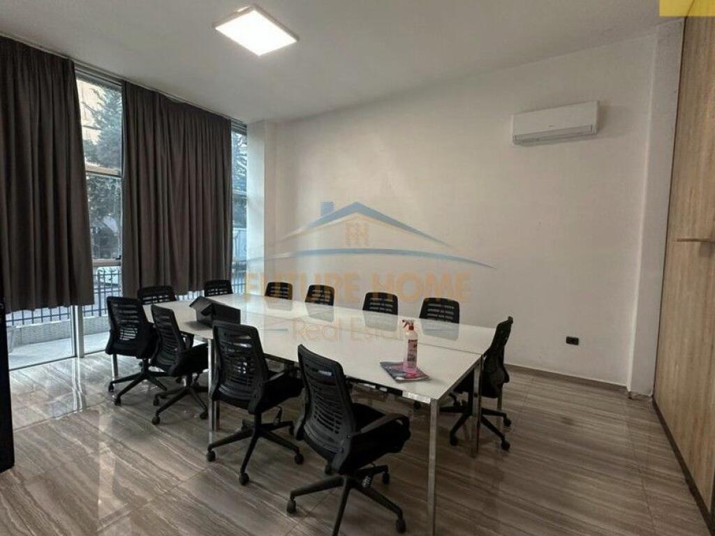 Rent, 4-Story Building, Laprakë, Tirana