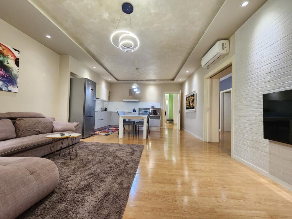 ✨SUPER APARTAMENT ME QERA  – 2+1+2wc &amp; Verandë  ( 📍 Komuna Parisit / kristal Center || 200m2 || 1000 eu🔥