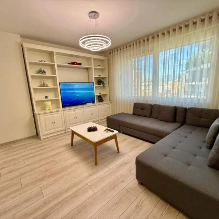 Qera | Apartament 1 + 1 | Rruga e Kosovareve | 900 €/muaj