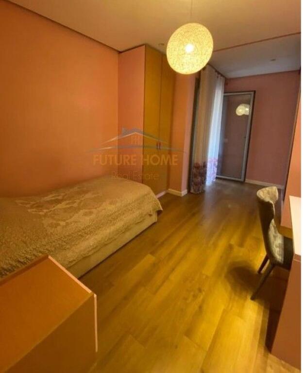 Qera, Apartament 3+1+2+Post parkimi, Kinostudio, Tiranë.