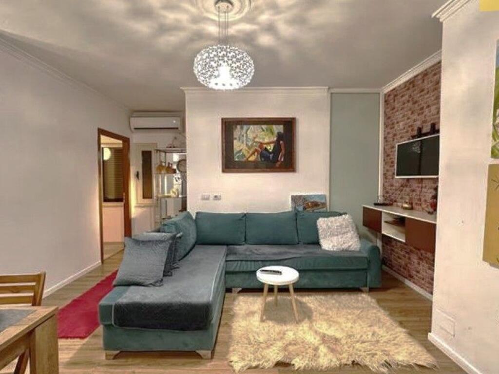 Shitet, Apartament 2+1, Zogu i Zi, Tiranë.