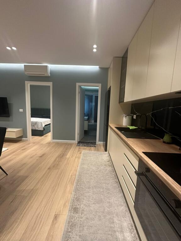 Jepet me qera ap. 1+1, me siperfaqe 70m2.