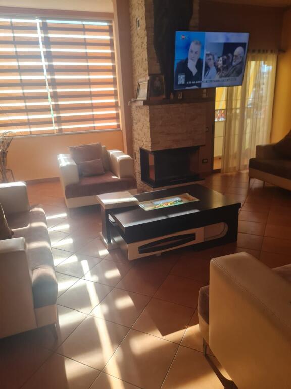 APARTAMENT 3+1 ME QIRA PRANE TREGUT CAM