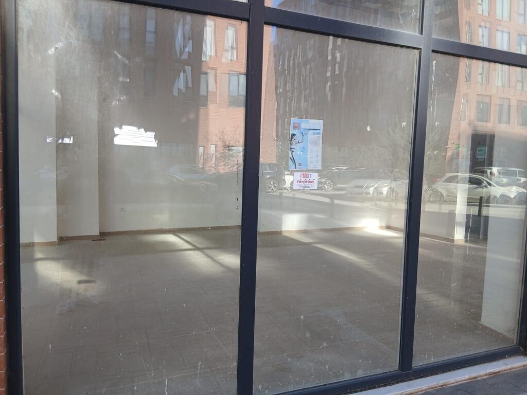 Locale commerciale+🅿️ in affitto Via Jordan Misja!