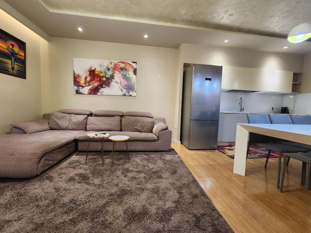 ✨SUPER APARTAMENT ME QERA  – 2+1+2wc &amp; Verandë  ( 📍 Komuna Parisit / kristal Center || 200m2 || 1000 eu🔥