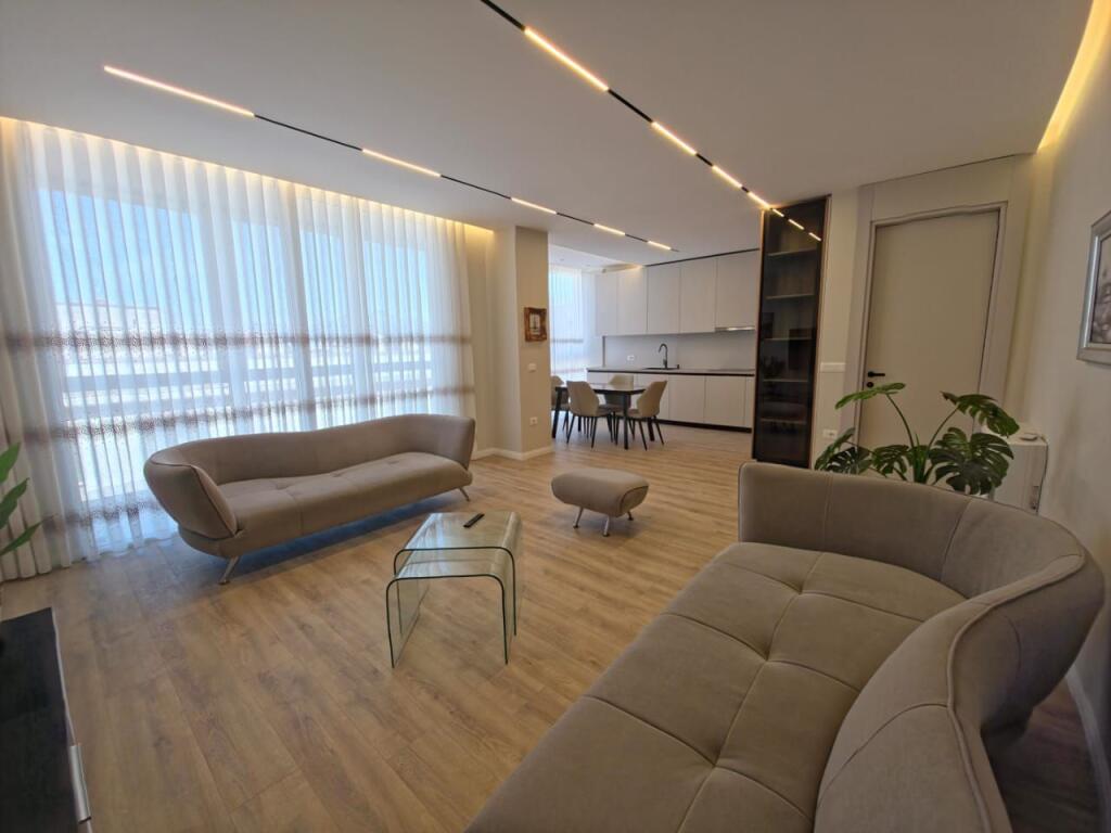 APARTAMENT MODERN 2+1 ME QERA NE QENDER