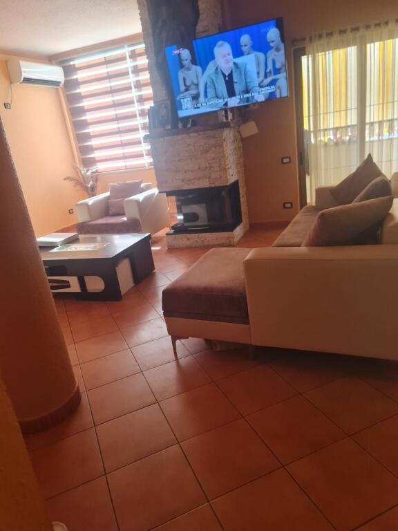 APARTAMENT 3+1 ME QIRA PRANE TREGUT CAM