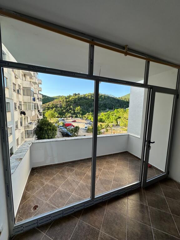 Apartament 2+1 me qera ne Fresk tek stacioni i fundit i Porcelanit