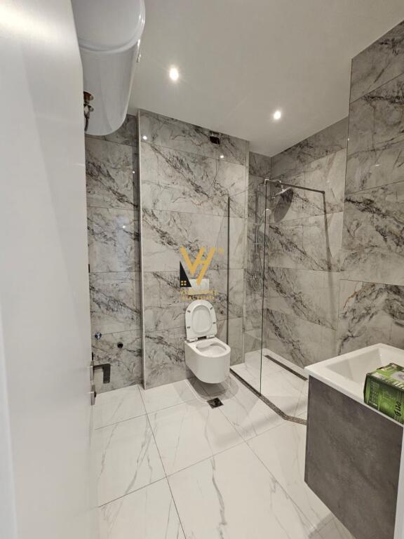 UFFICIO 90 M2 IN AFFITTO A ZOGU I ZI 95.000 LEKE