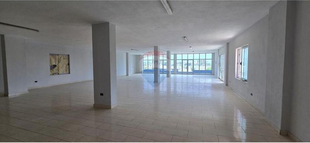  ambient multifunksional Kati i 2-të, buzë rruge kryesore, pranë Top Channel