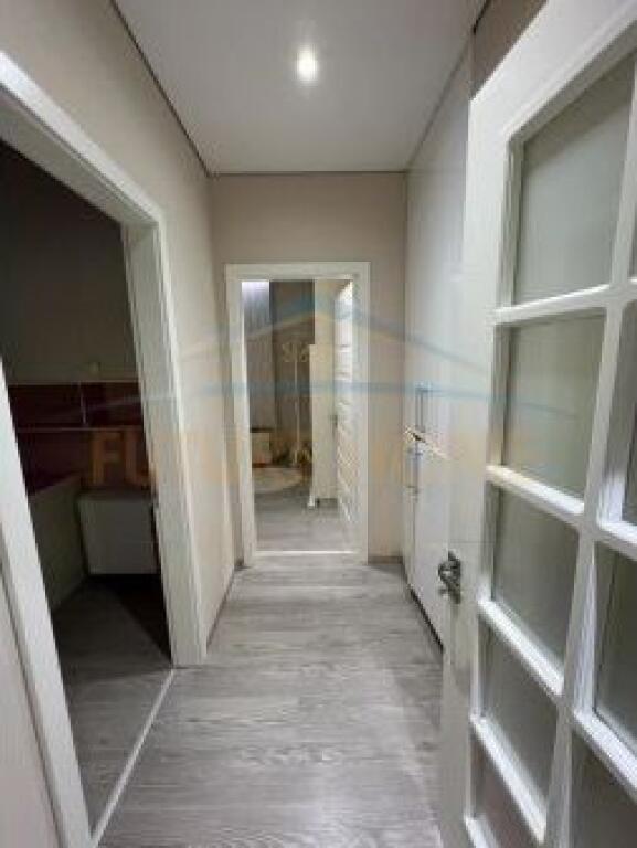 Shitet  Apartament 2+1+Post Parkimi, Rruga e Kosovareve, Tirane.