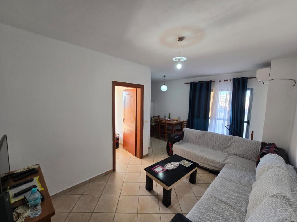 JEPET ME QERA APARTAMENT 2+1 NE PLAZH RROTA KUQE