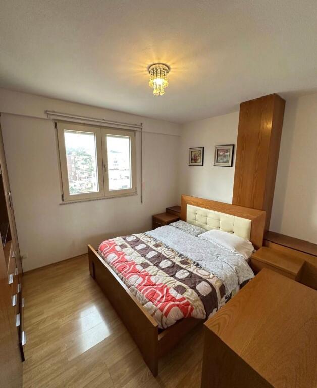 🏡 APARTAMENT ME QERA  • 3+1+2 me 2 ballkone ☎️  💰 Çmimi: 500€ neto